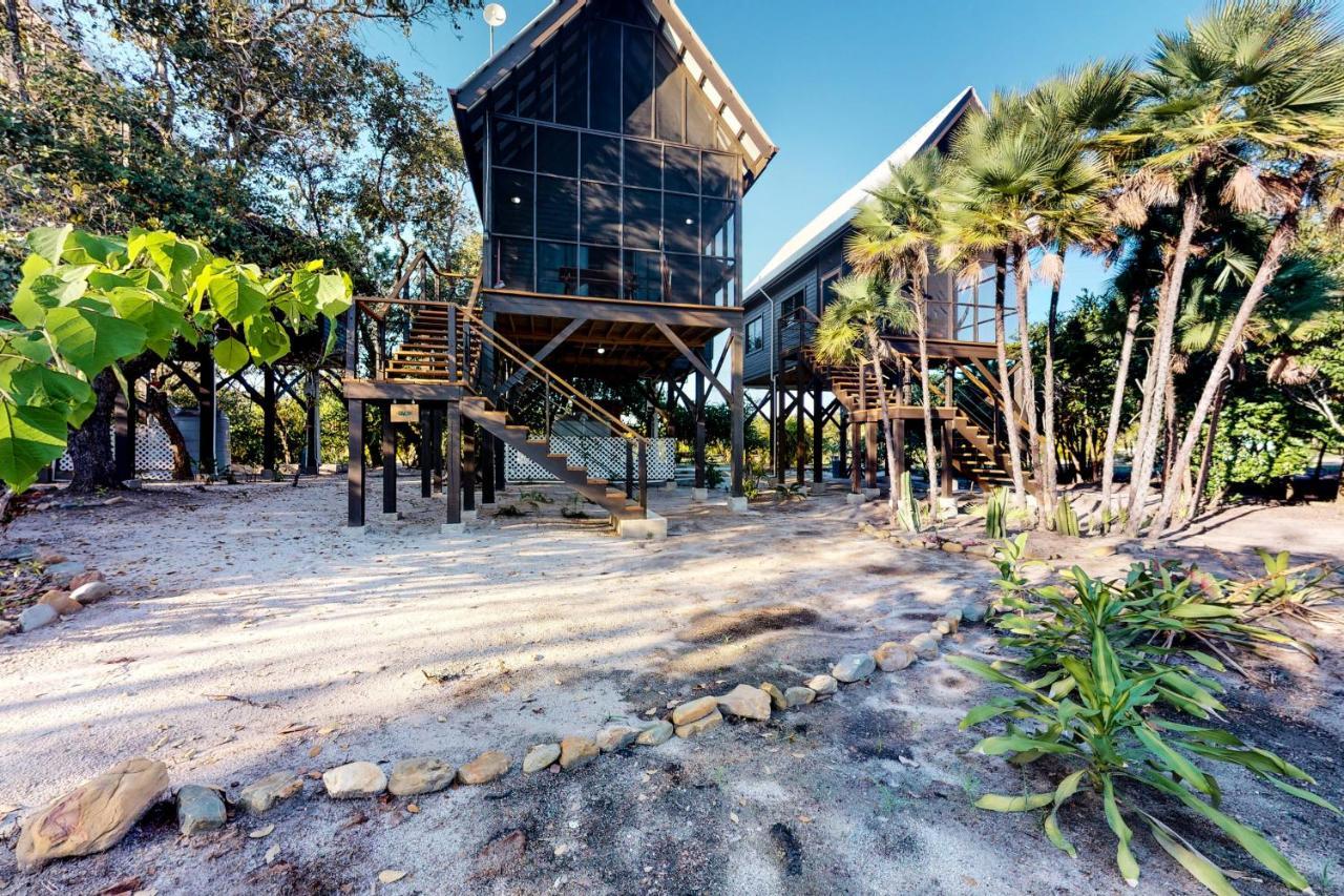 Inn The Trees Cabanas Placencia Exteriör bild